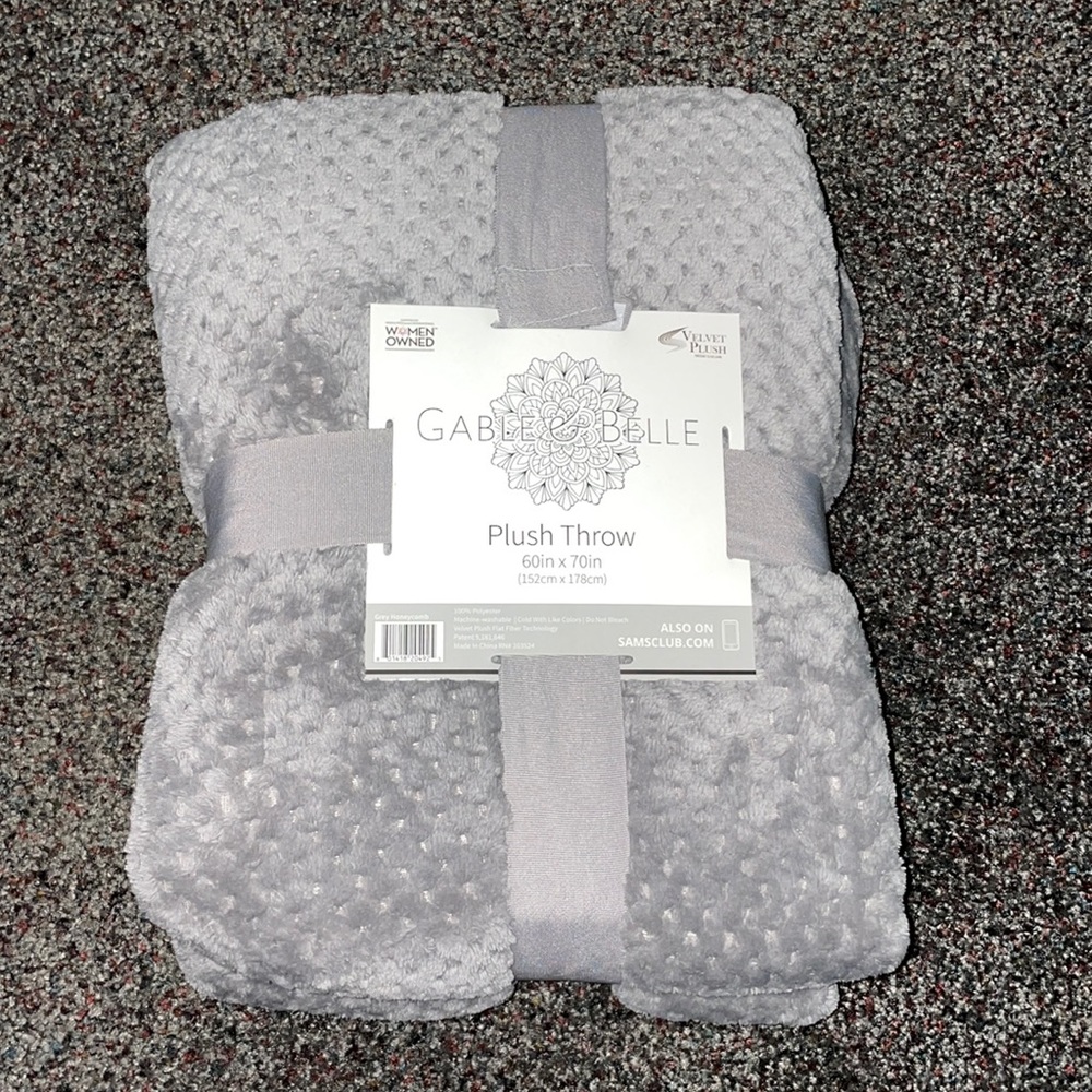 NEW W TAG GREY PLUSH THROW